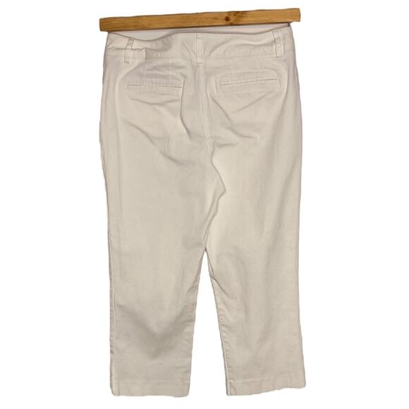 Larry Levine White Denim Cropped Pants with Silver Button Accents Size 8 - Picture 5 of 5